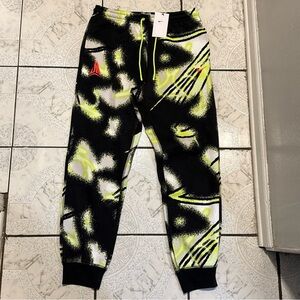 New Jordan JA Club Fleece Basketball Joggers Volt Men’s Size Medium HV3382-702